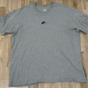 Nike Men's Heather Gray Short Sleeve Tee